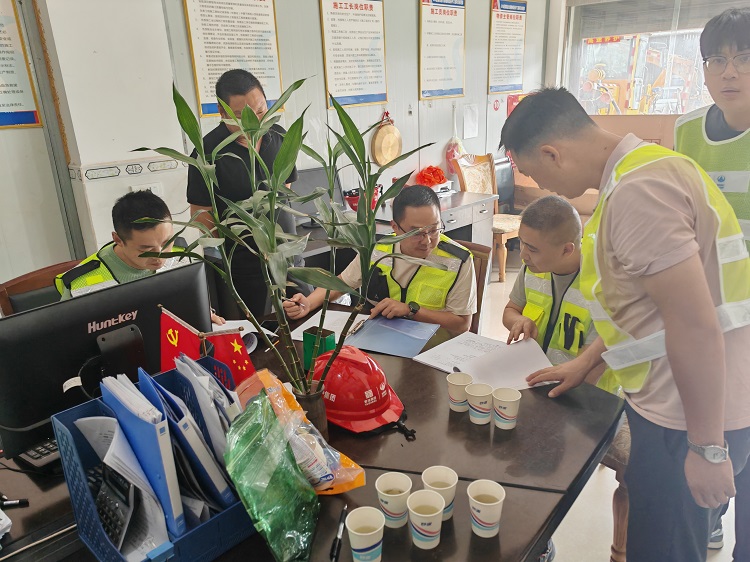 10.9 隆納高速開展中秋國(guó)慶節(jié)后復(fù)工復(fù)產(chǎn)專項(xiàng)檢查照片.jpg